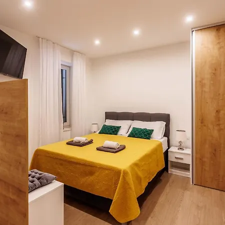 Blue Pearl-split Town Center * 斯普利特