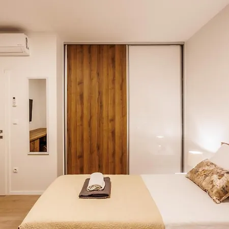 Blue Pearl-split Town Center * Split