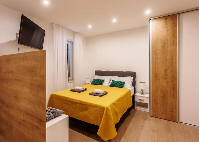 Blue Pearl-split Town Center * Split