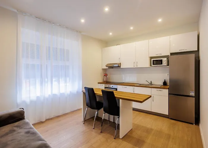 Blue Pearl-split Town Center Apartman *