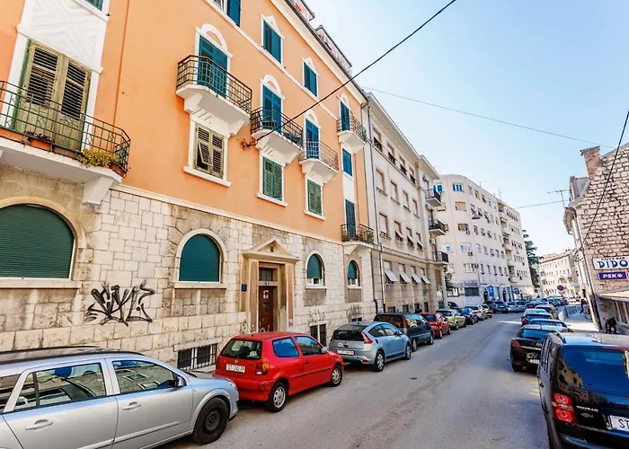 Blue Pearl-split Town Center Apartman *